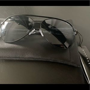 Quay Australia Vivienne Aviator glasses